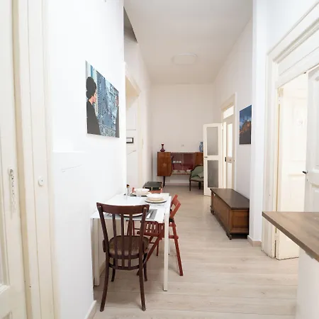 Apartment A Pochi Passi Da Piazza Del Gesu By Wonderful Italy