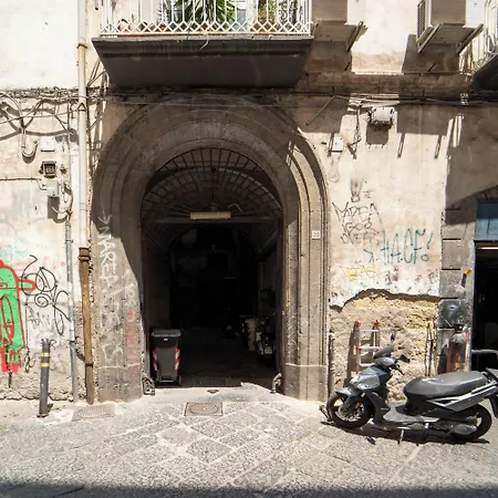 A Pochi Passi Da Piazza Del Gesu By Wonderful Italy Neapel